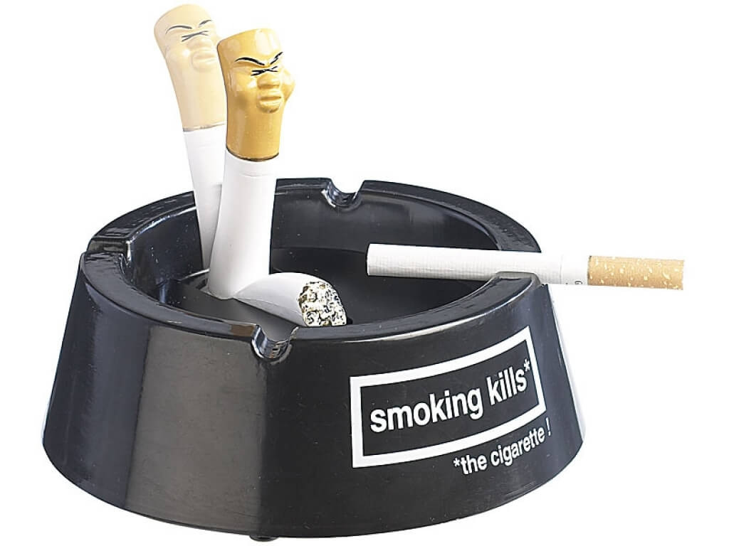 Fluppy hustender Aschenbecher