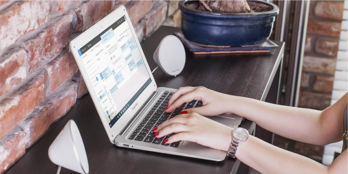 Darüber hinaus verfügt dieses Ultrabook über einen Mini-HDMI-Anschluss, mit dem Sie das Gerät an ein größeres externes Display oder einen Fernseher anschließen können. Darüber hinaus verfügt dieses Ultrabook über einen Mini-HDMI-Anschluss, mit dem Sie das Gerät an ein größeres externes Display oder einen Fernseher anschließen können.